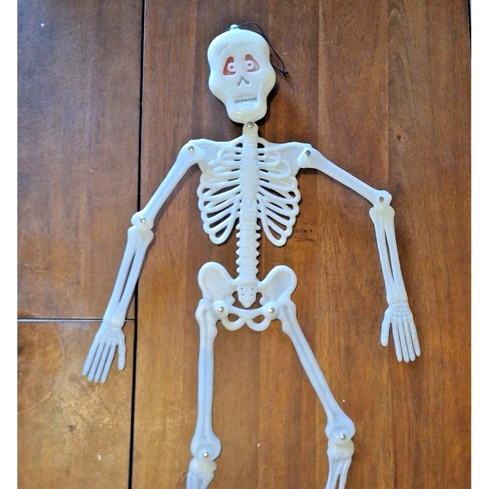 Vintage Tall 30" Jointed Skeleton w/ Lighted Blinking Eyes Speaphead WORKS